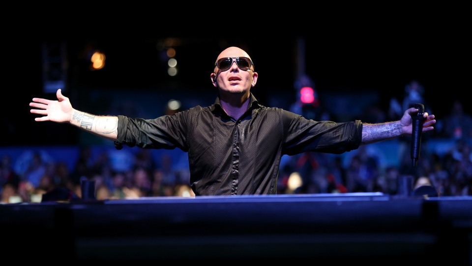 Популярный музыкант и продюсер Pitbull борется с вирусом