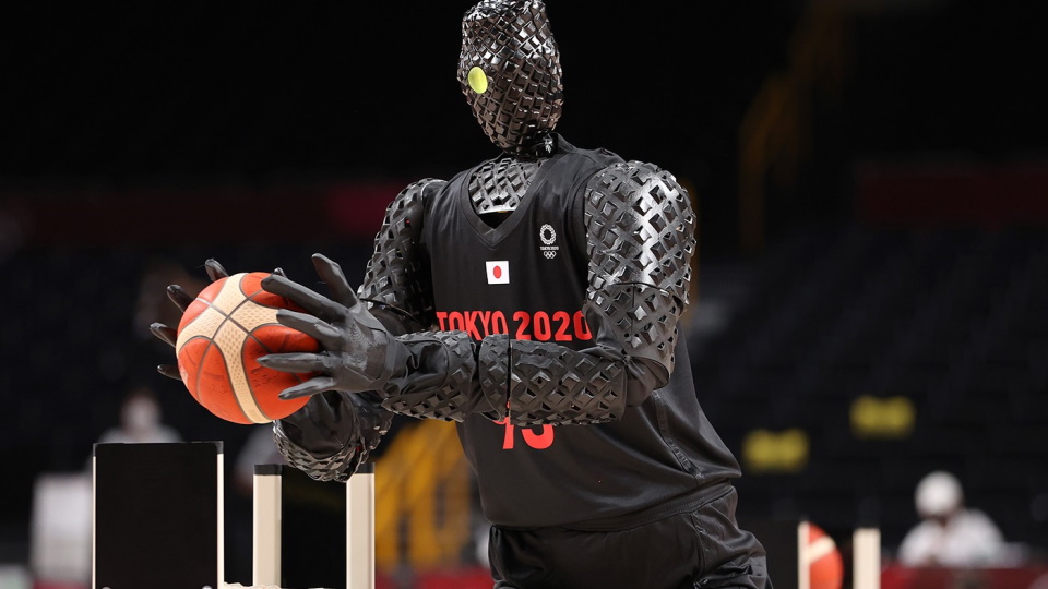 Олимпийский баскетбольный робот Toyota CUE застает фанатов врасплох